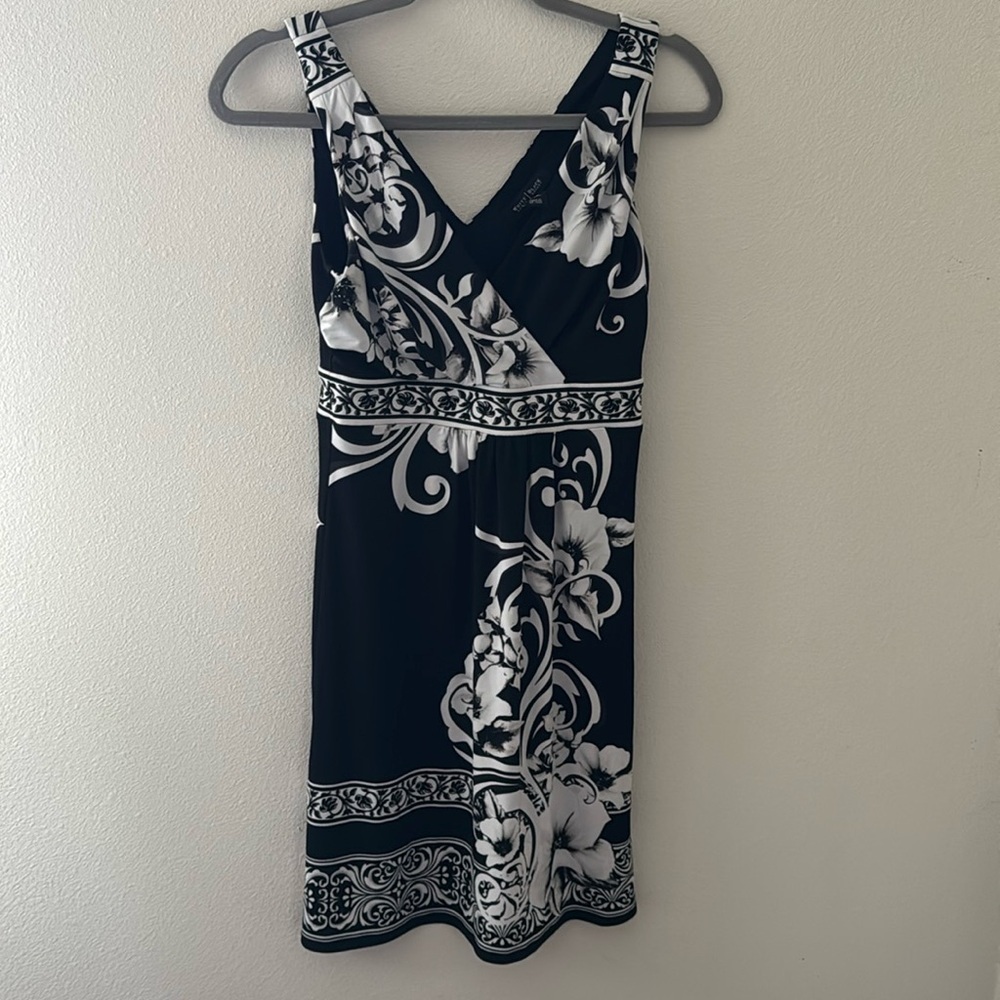 White House Black Market black white sleeveless crossed bodice‎ dress Sz XXS